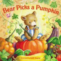 Bear_picks_a_pumpkin